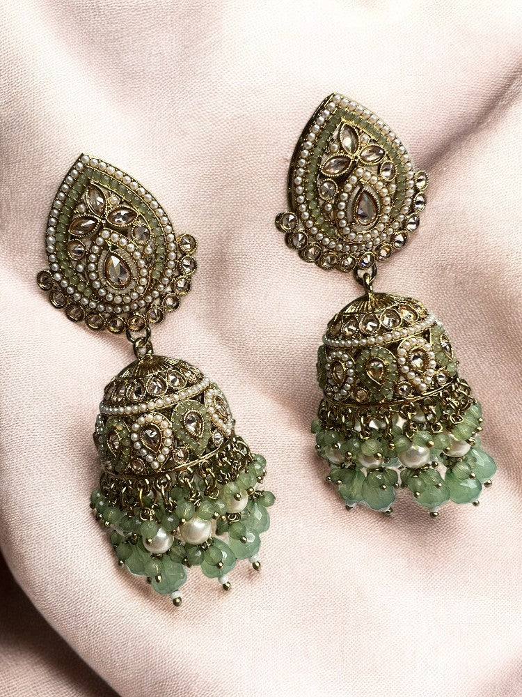Jhumki Earrings with Maangtikka