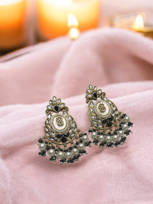 Black Pearl Pragya Chandbali